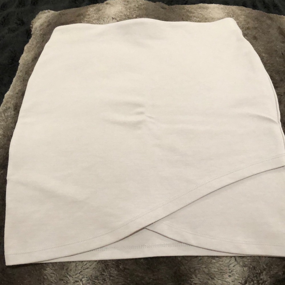 Aritzia Talula skirt never worn size xs